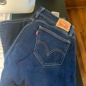 Levi jeans size 8-10 stretchy